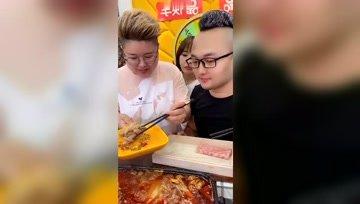 娱乐吃瓜酱女孩名字,揭秘娱乐圈幕后故事 第2张 娱乐吃瓜酱女孩名字,揭秘娱乐圈幕后故事 第2张